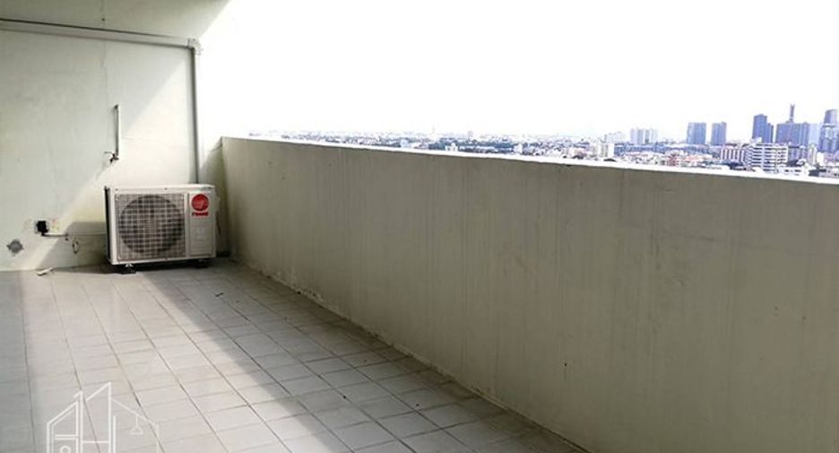 For rent 3 bedrooms condo in Watthana, Bangkok