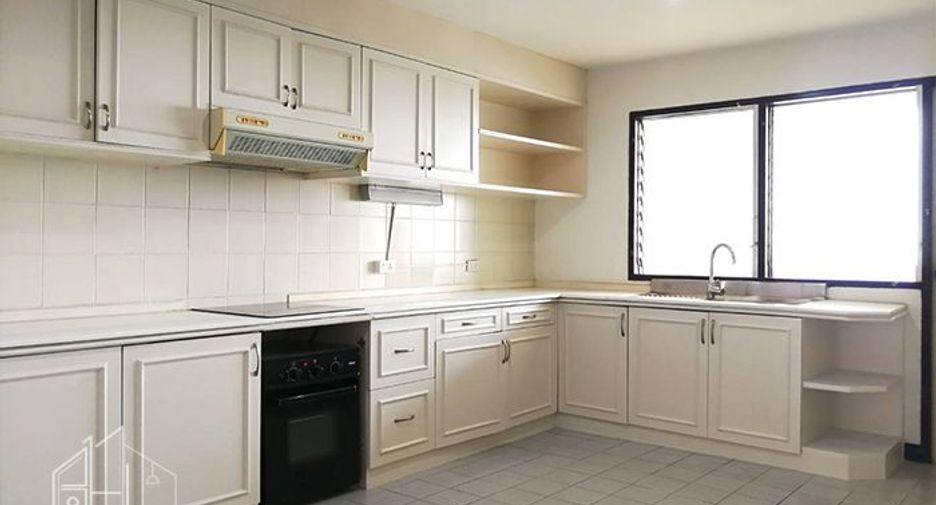 For rent 3 bedrooms condo in Watthana, Bangkok