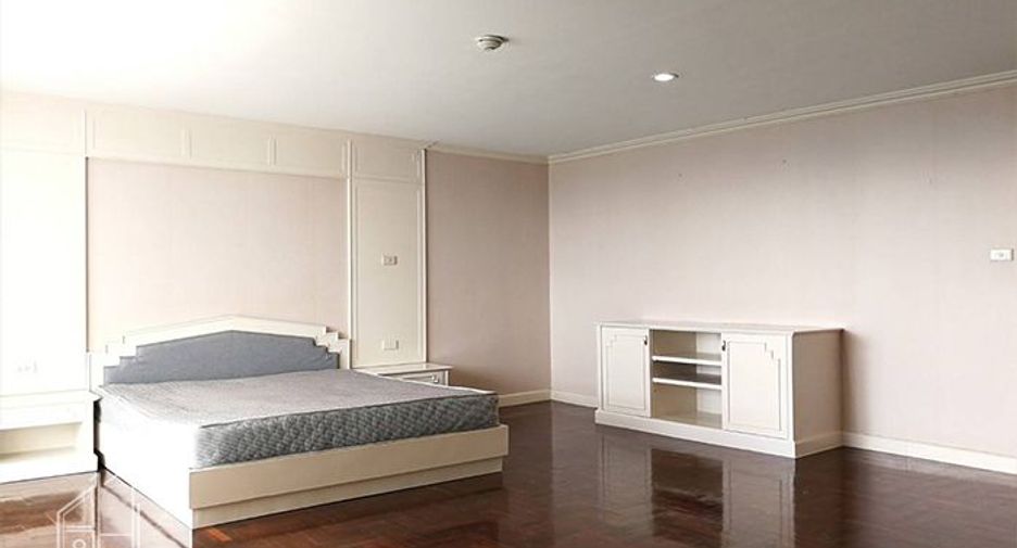 For rent 3 bedrooms condo in Watthana, Bangkok
