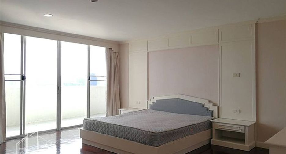 For rent 3 bedrooms condo in Watthana, Bangkok