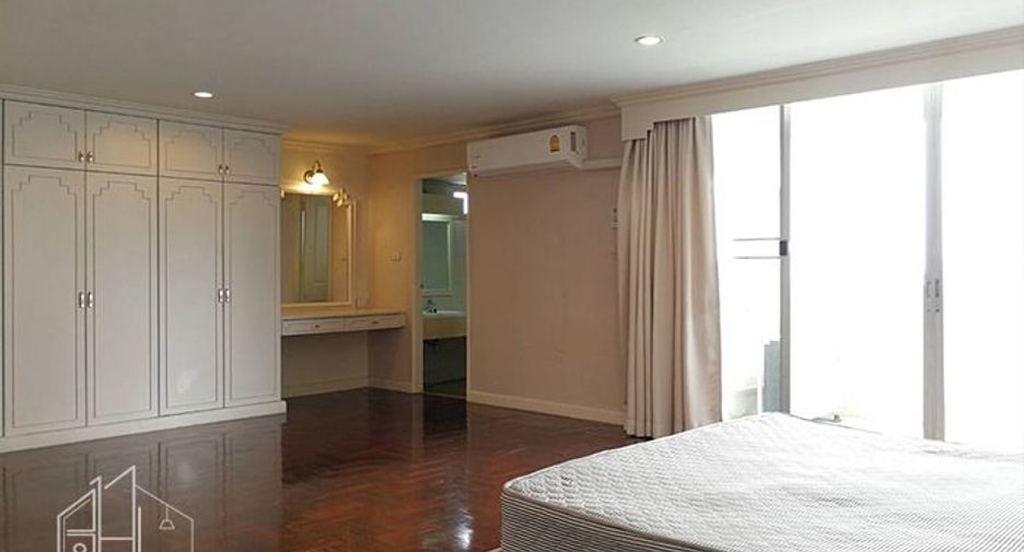 For rent 3 bedrooms condo in Watthana, Bangkok
