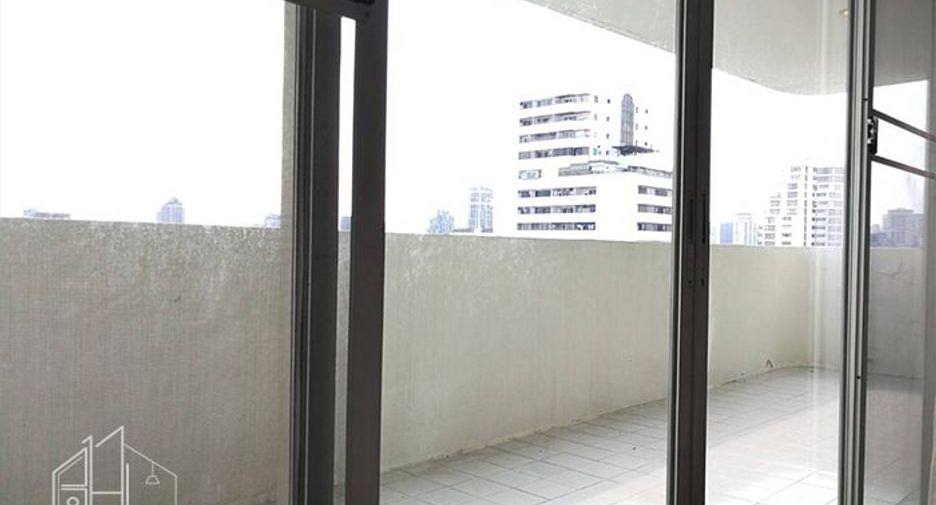 For rent 3 bedrooms condo in Watthana, Bangkok