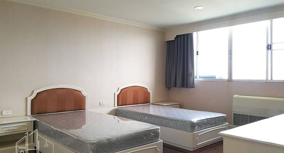 For rent 3 bedrooms condo in Watthana, Bangkok