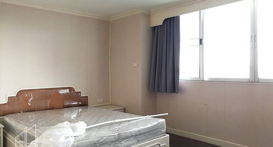 For rent 3 bedrooms condo in Watthana, Bangkok