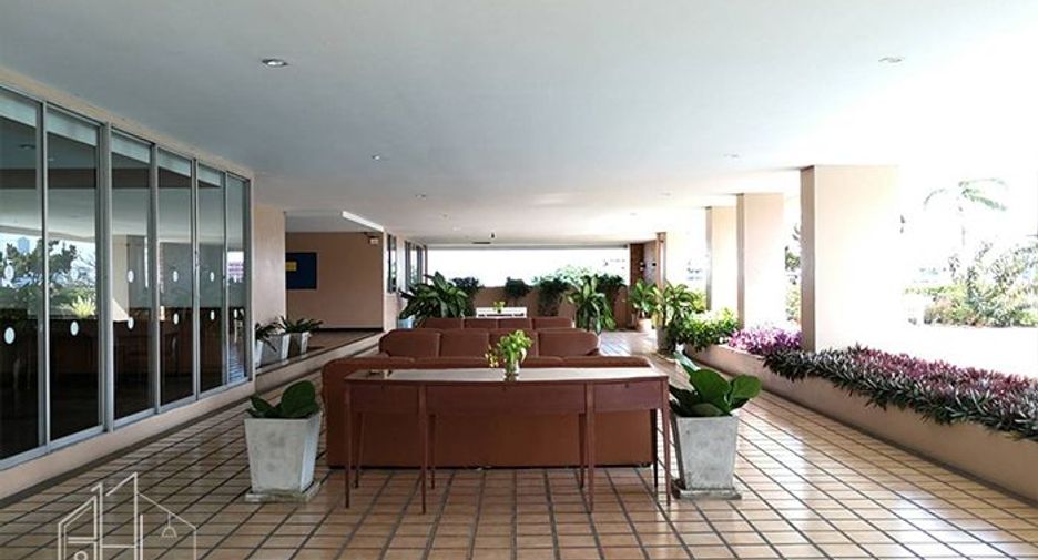For rent 3 bedrooms condo in Watthana, Bangkok