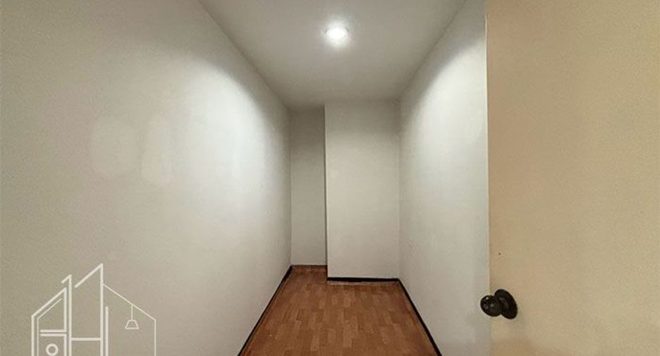 Condo en alquiler de 3 habitaciones en Watthana, Bangkok