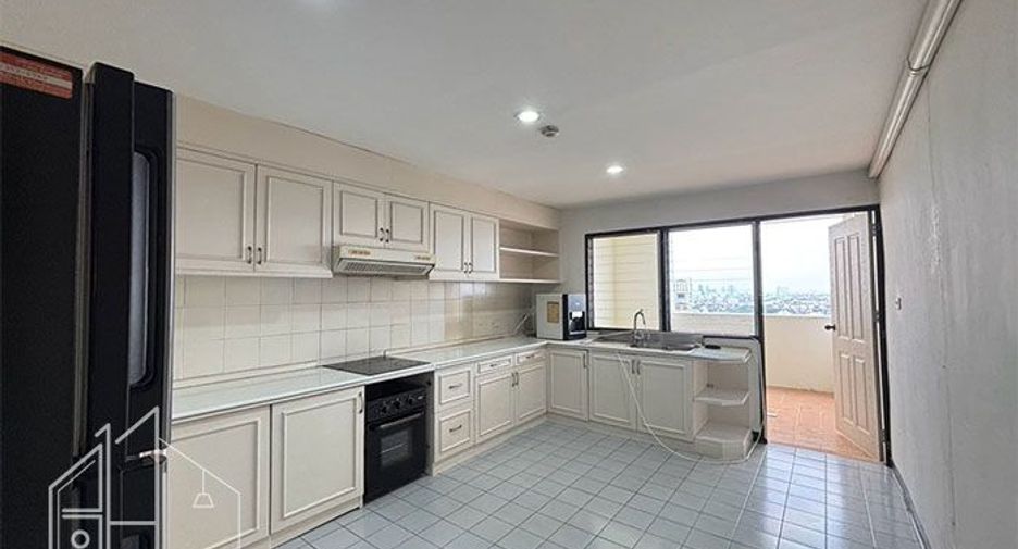 Condo en alquiler de 3 habitaciones en Watthana, Bangkok