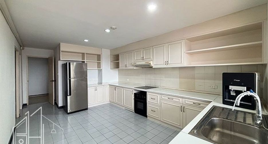 Condo en alquiler de 3 habitaciones en Watthana, Bangkok