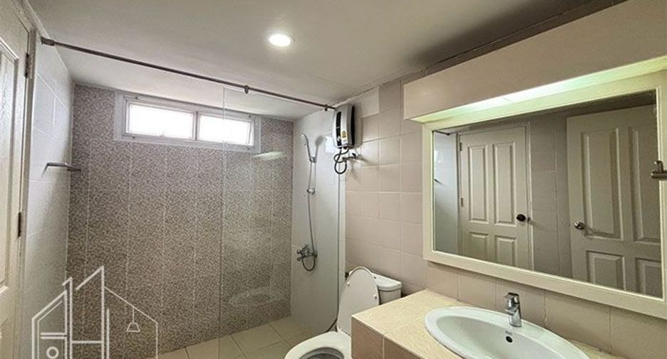Condo en alquiler de 3 habitaciones en Watthana, Bangkok