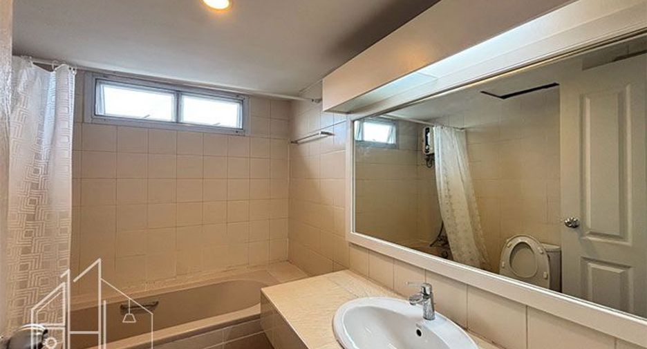 Condo en alquiler de 3 habitaciones en Watthana, Bangkok