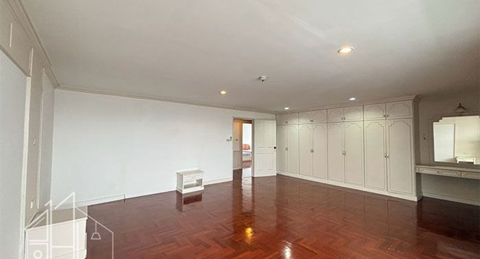 Condo en alquiler de 3 habitaciones en Watthana, Bangkok