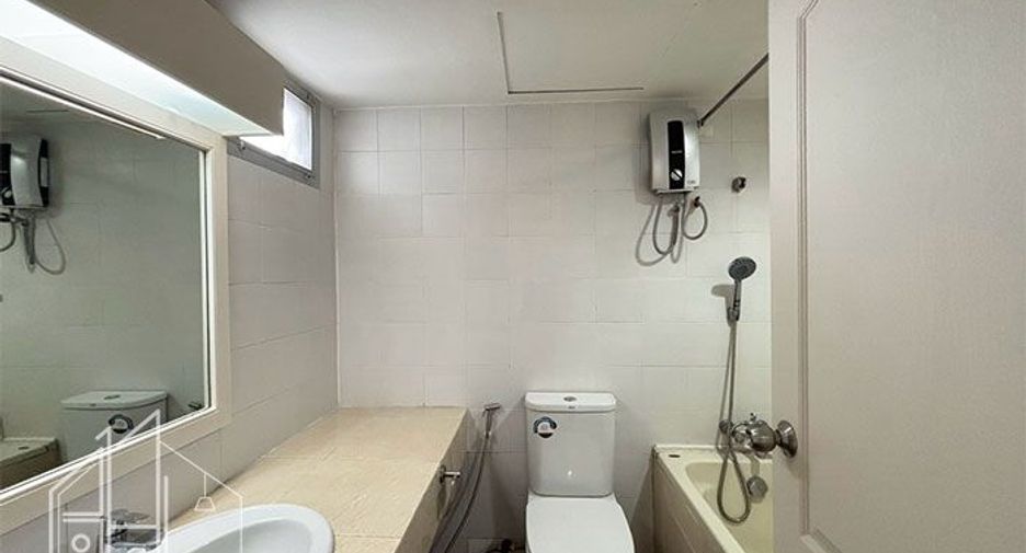 Condo en alquiler de 3 habitaciones en Watthana, Bangkok
