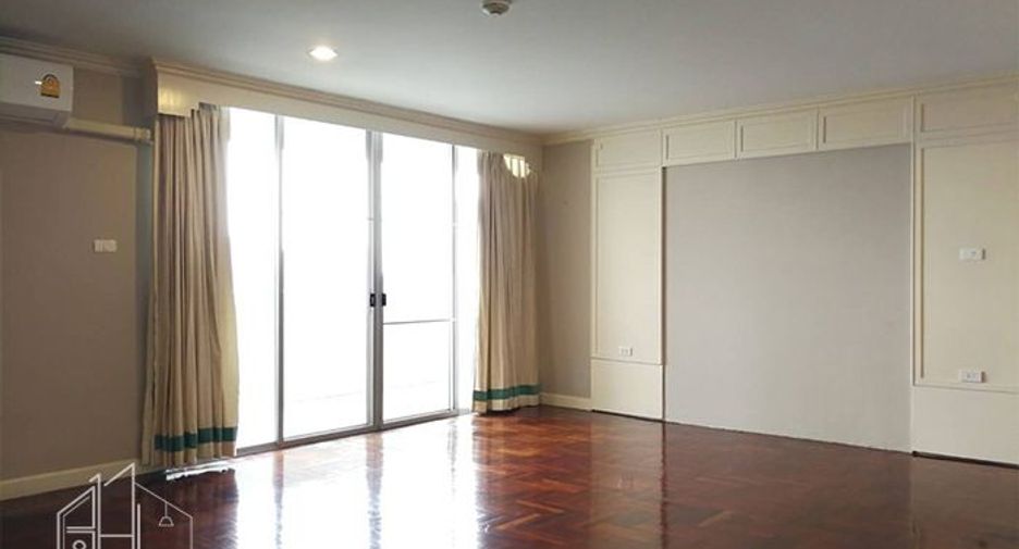 For rent 3 bedrooms apartment in Watthana, Bangkok