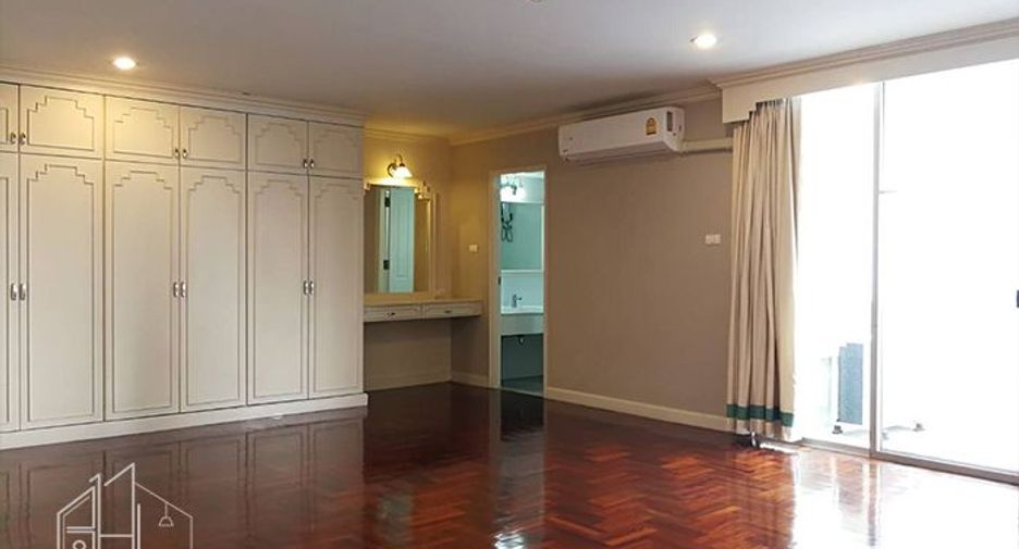 For rent 3 bedrooms apartment in Watthana, Bangkok