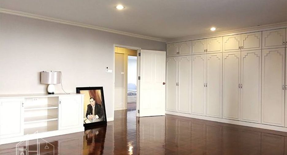 For rent 3 bedrooms apartment in Watthana, Bangkok
