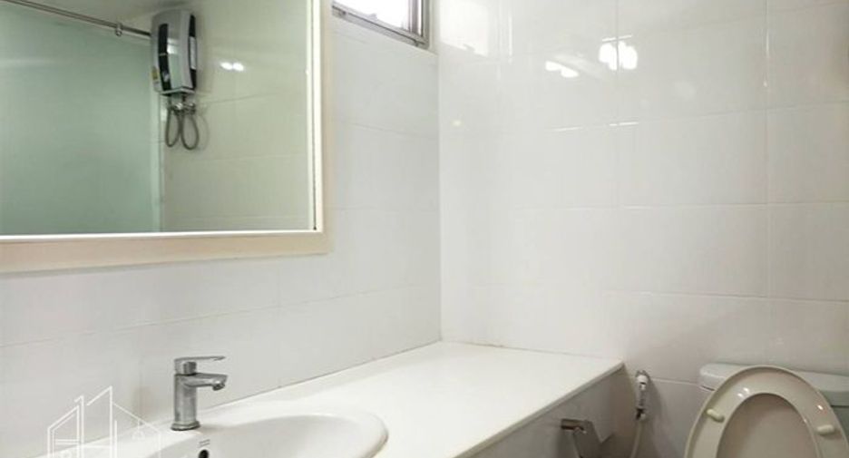 For rent 3 bedrooms apartment in Watthana, Bangkok