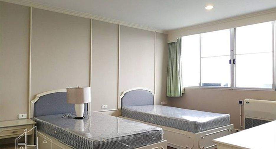 For rent 3 bedrooms apartment in Watthana, Bangkok