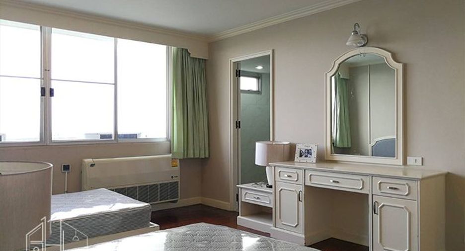 For rent 3 bedrooms apartment in Watthana, Bangkok