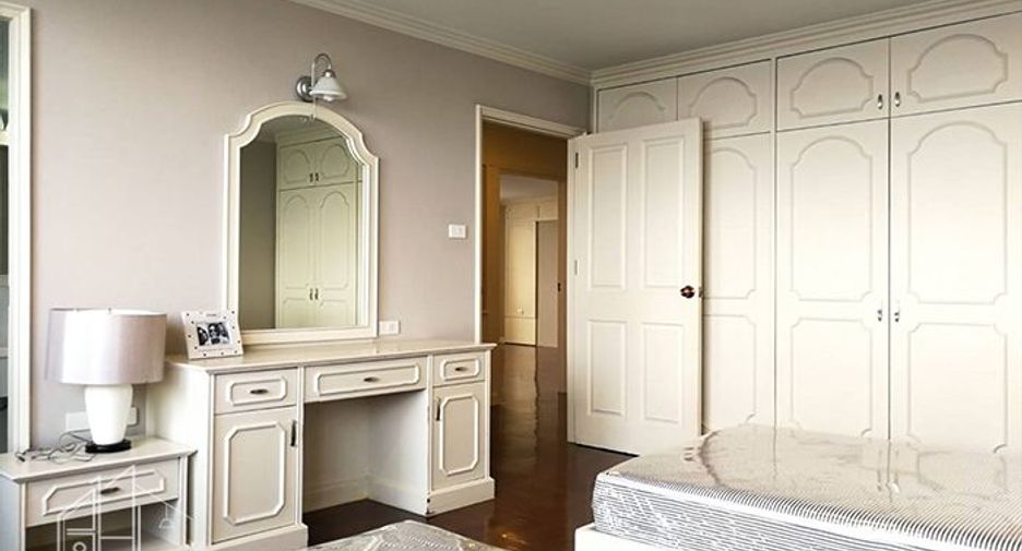 For rent 3 bedrooms apartment in Watthana, Bangkok