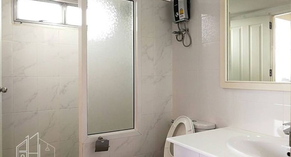 For rent 3 bedrooms apartment in Watthana, Bangkok