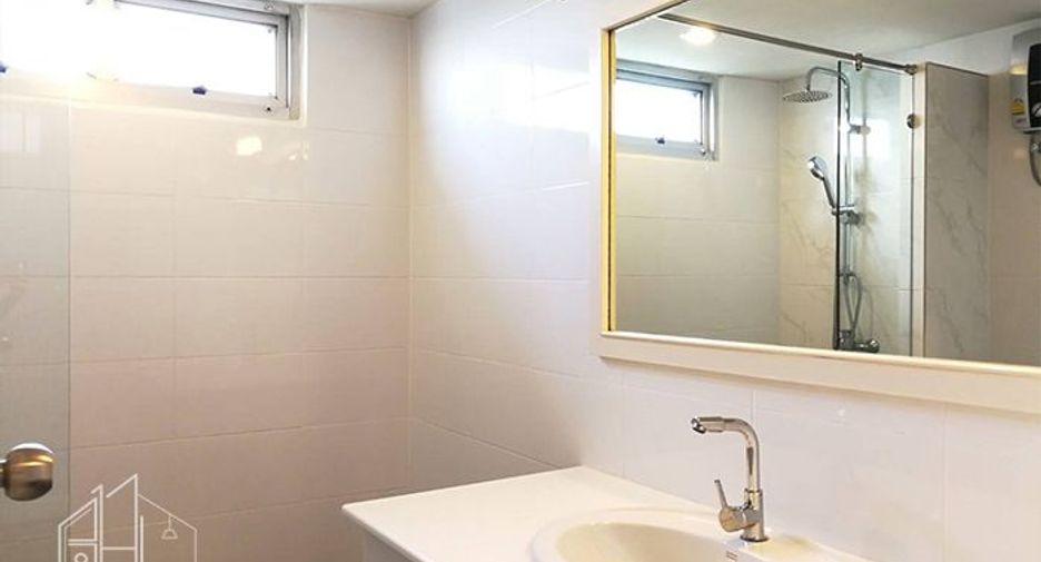 For rent 3 bedrooms apartment in Watthana, Bangkok