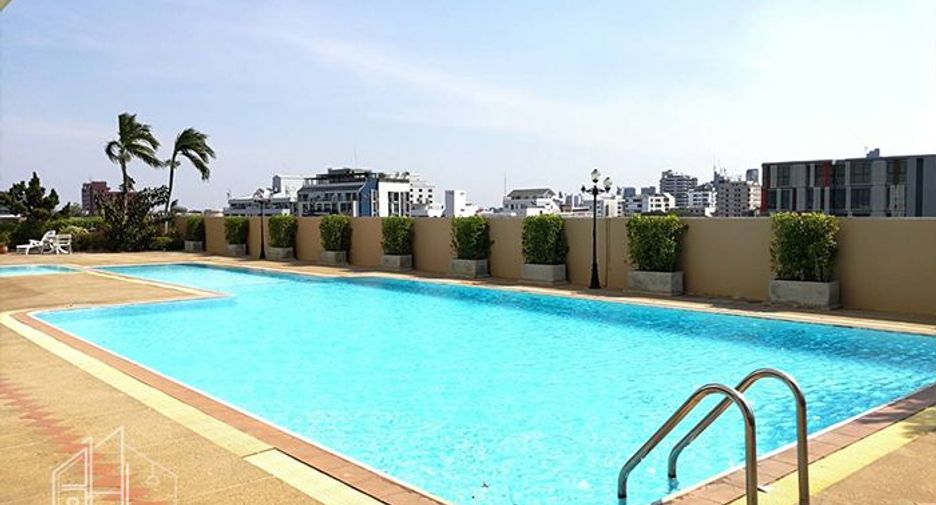 For rent 3 bedrooms apartment in Watthana, Bangkok