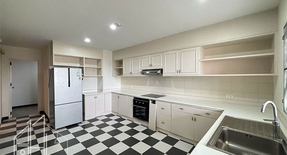Apartamento en alquiler de 3 habitaciones en Watthana, Bangkok