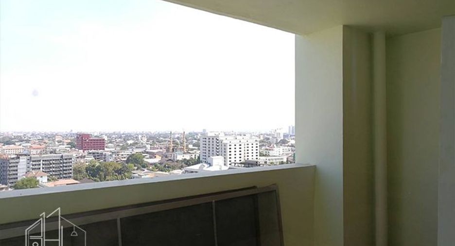 For rent 3 bedrooms condo in Watthana, Bangkok