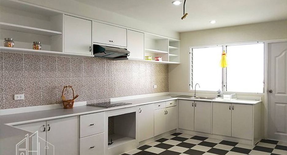 For rent 3 bedrooms condo in Watthana, Bangkok