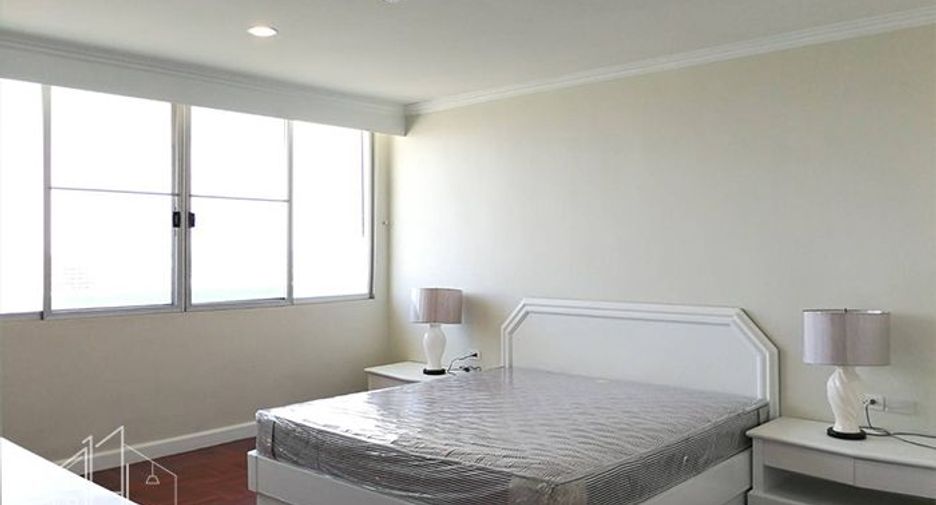 For rent 3 bedrooms condo in Watthana, Bangkok