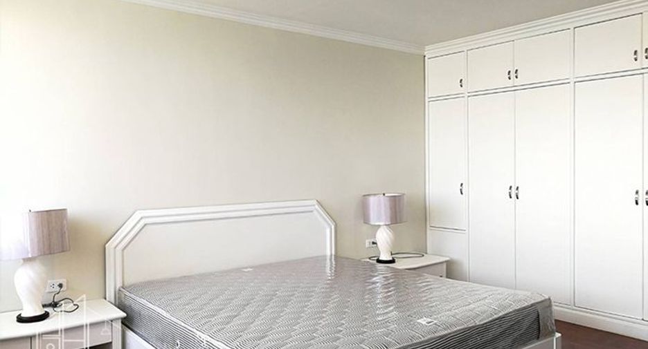 For rent 3 bedrooms condo in Watthana, Bangkok