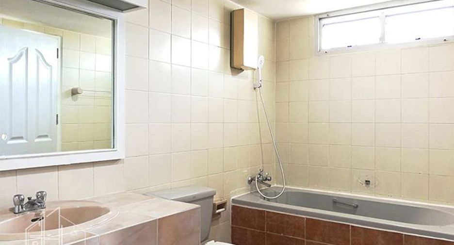 For rent 3 bedrooms condo in Watthana, Bangkok
