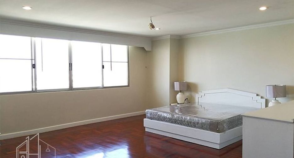For rent 3 bedrooms condo in Watthana, Bangkok