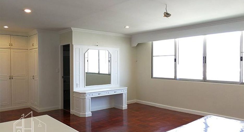 For rent 3 bedrooms condo in Watthana, Bangkok