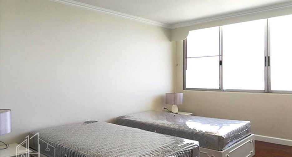 For rent 3 bedrooms condo in Watthana, Bangkok