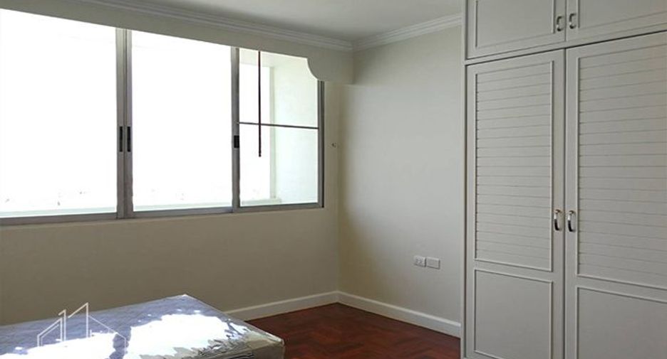 For rent 3 bedrooms condo in Watthana, Bangkok
