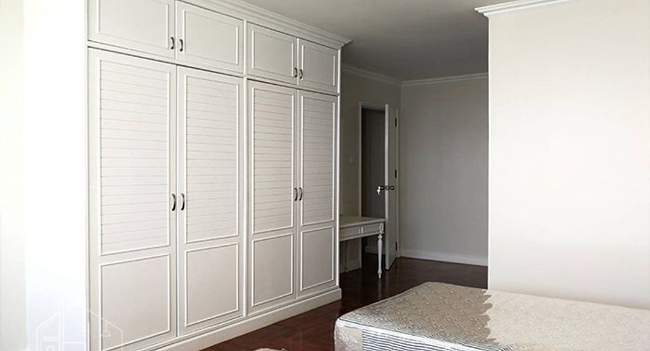 For rent 3 bedrooms condo in Watthana, Bangkok