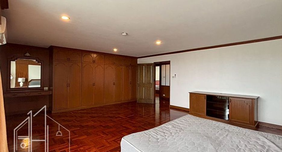 For rent 3 bedrooms condo in Watthana, Bangkok