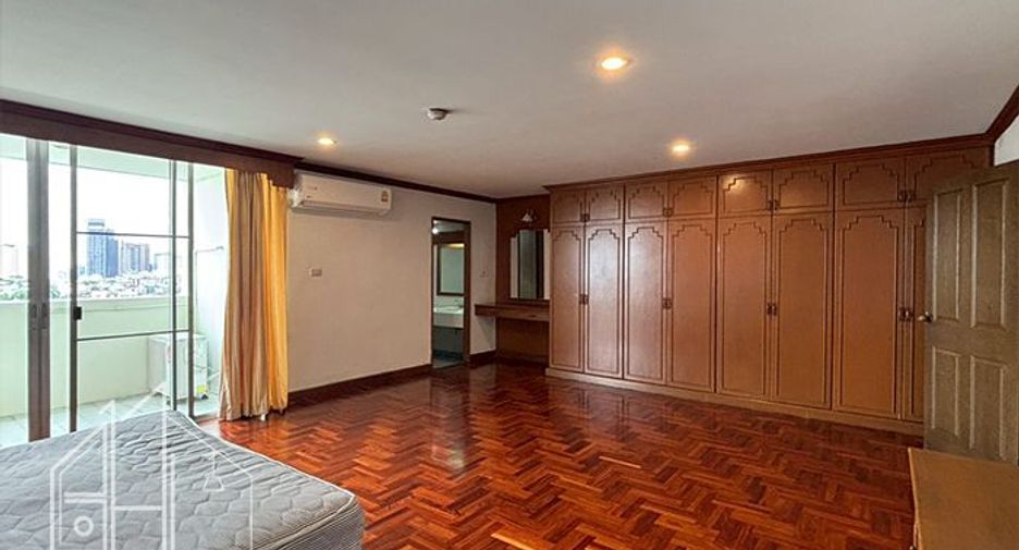For rent 3 bedrooms condo in Watthana, Bangkok