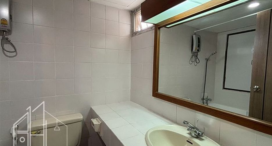 For rent 3 bedrooms condo in Watthana, Bangkok