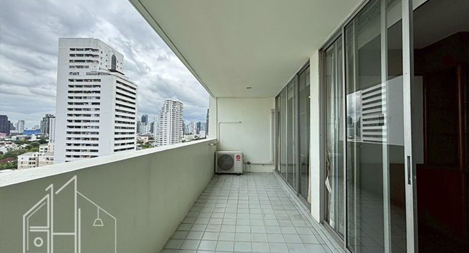 For rent 3 bedrooms condo in Watthana, Bangkok