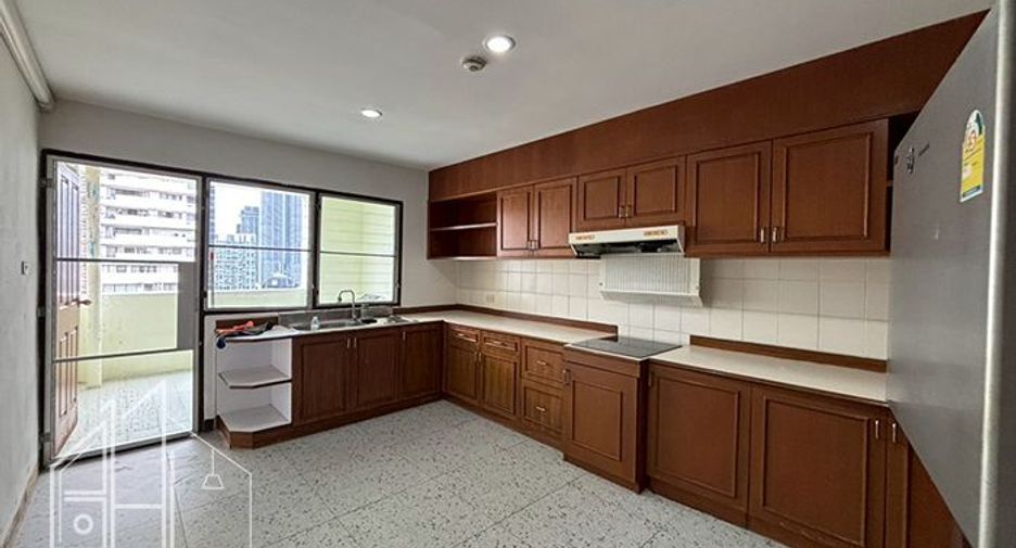 For rent 3 bedrooms condo in Watthana, Bangkok
