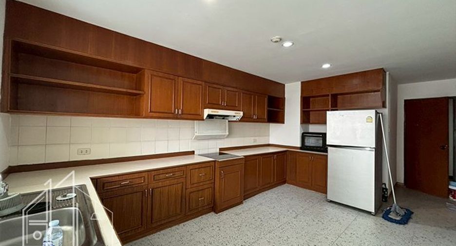 For rent 3 bedrooms condo in Watthana, Bangkok