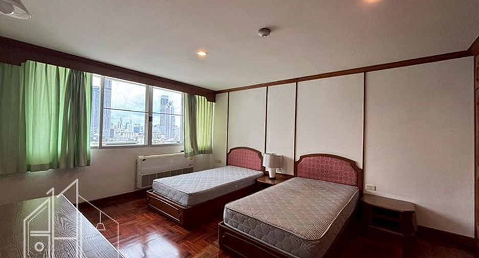 For rent 3 bedrooms condo in Watthana, Bangkok