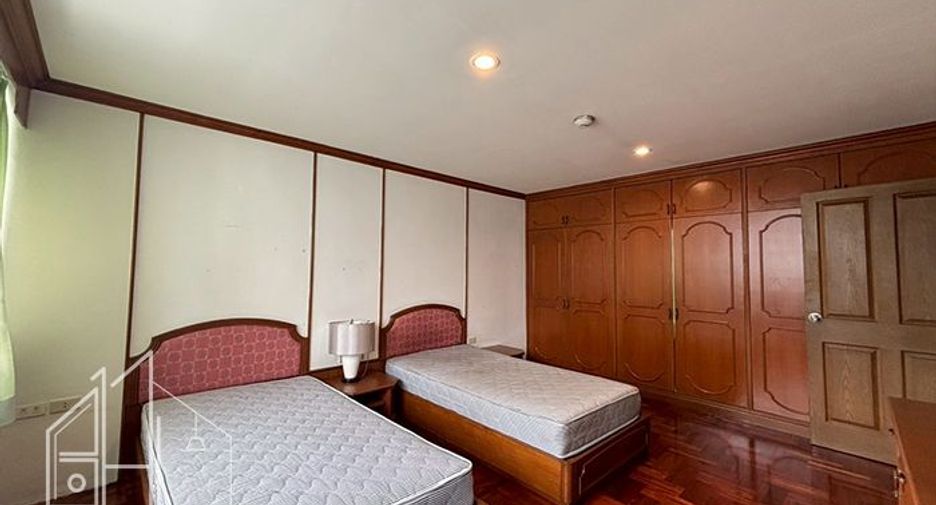 For rent 3 bedrooms condo in Watthana, Bangkok
