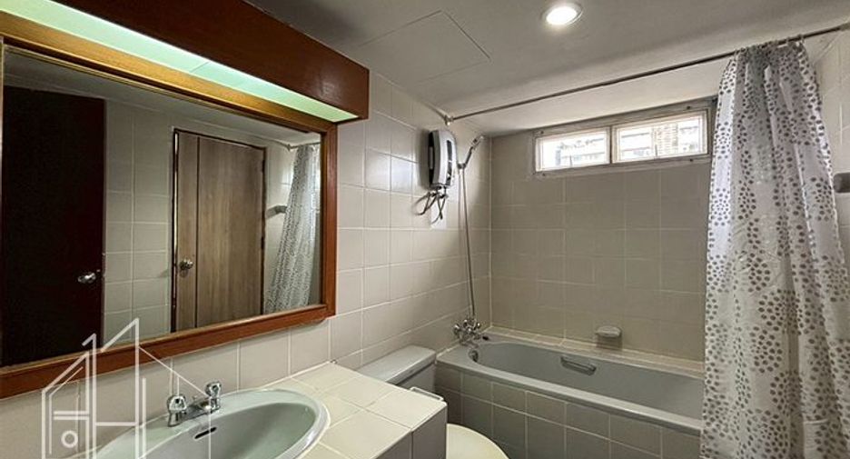For rent 3 bedrooms condo in Watthana, Bangkok
