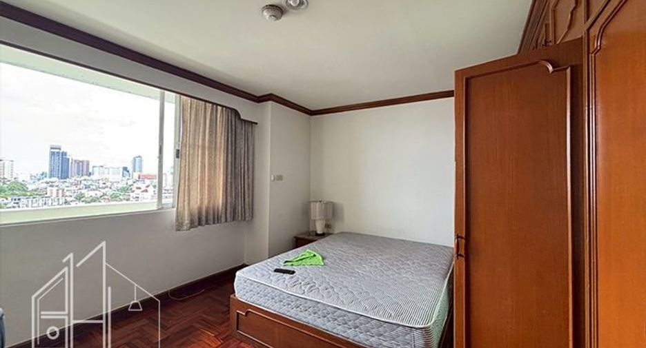 For rent 3 bedrooms condo in Watthana, Bangkok