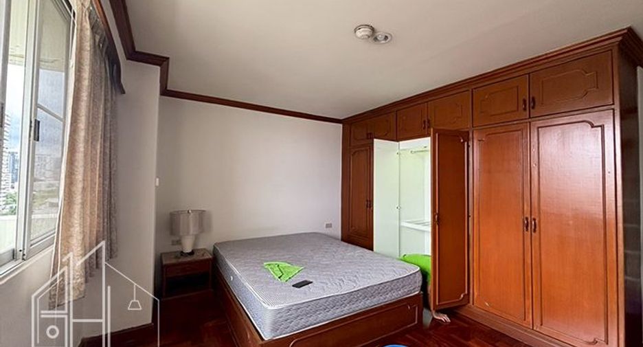 For rent 3 bedrooms condo in Watthana, Bangkok