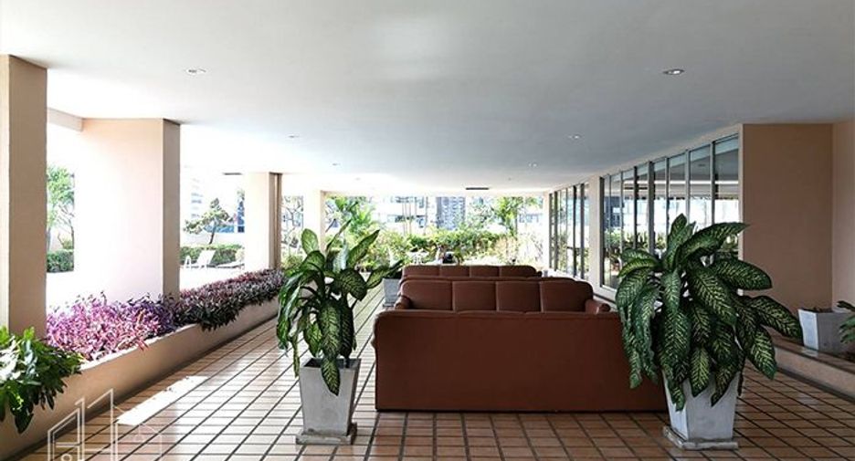 For rent 3 bedrooms condo in Watthana, Bangkok