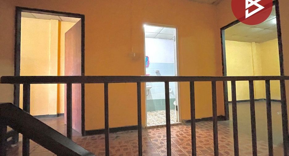 Продажа 2 спальни таунхаус в Mueang Chon Buri, Чонбури
